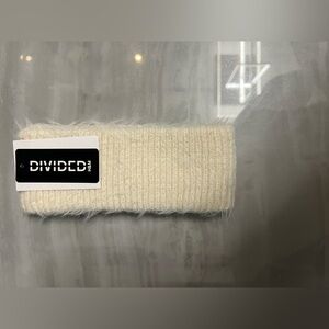 Fluffy headband in a soft, rib knit.